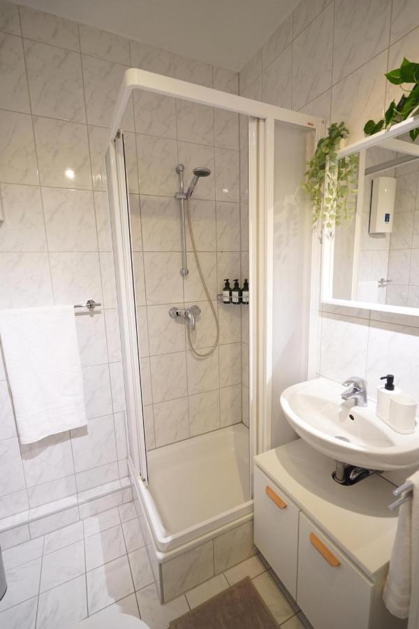Dein Flughafen Messe Apartment Nahe Duesseldorf 2 뒤스부르크 외부 사진